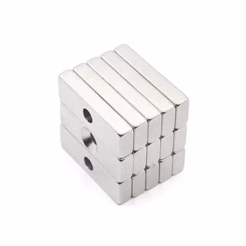 N35- N40 Blocco magnetico permanente NdFeB con fori speciali
